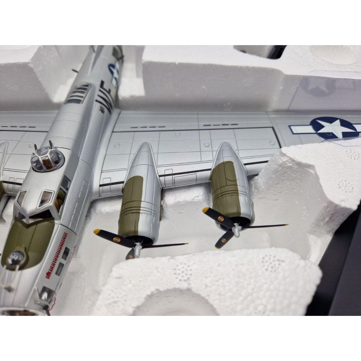 Corgi Aviation Archive 1:72 Boeing B - 17G Flying Fortress Flak Eater Limited Edition AA33318 - Corgi