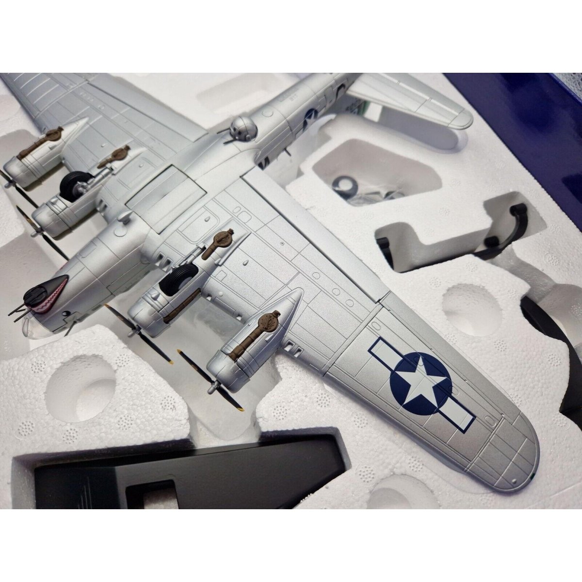 Corgi Aviation Archive 1:72 Boeing B - 17G Flying Fortress Flak Eater Limited Edition AA33318 - Corgi