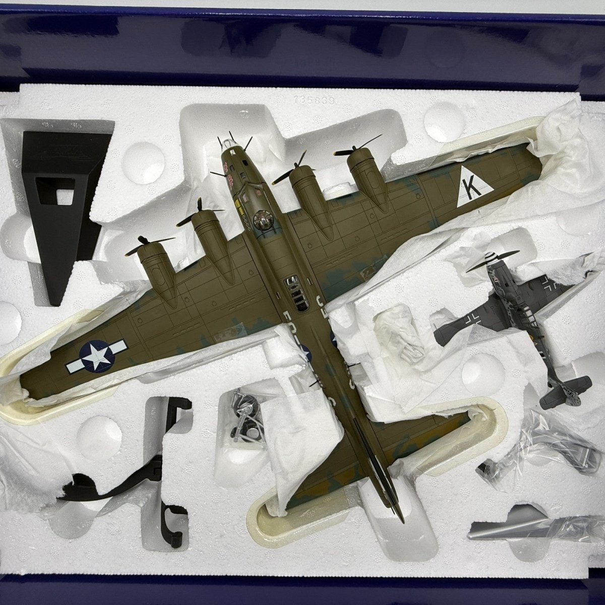 Corgi 1:72 AA39915 B - 17 Flying Fortress "Ye Olde Pub" & BF109G - 6 Franz Stigler - Corgi