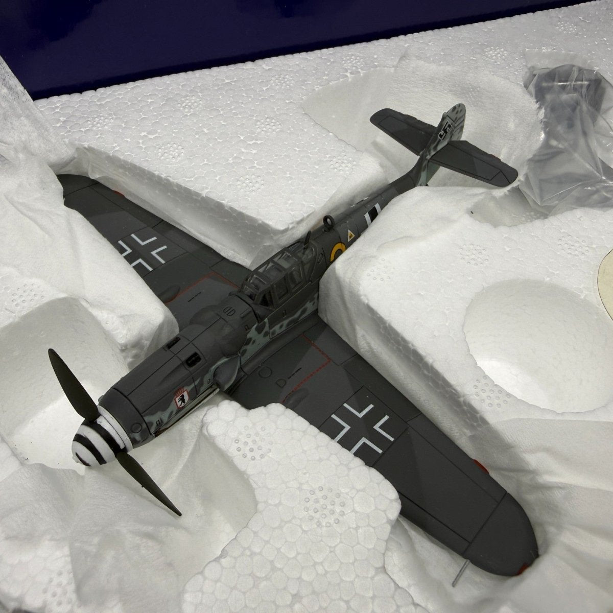 Corgi 1:72 AA39915 B - 17 Flying Fortress "Ye Olde Pub" & BF109G - 6 Franz Stigler - Corgi