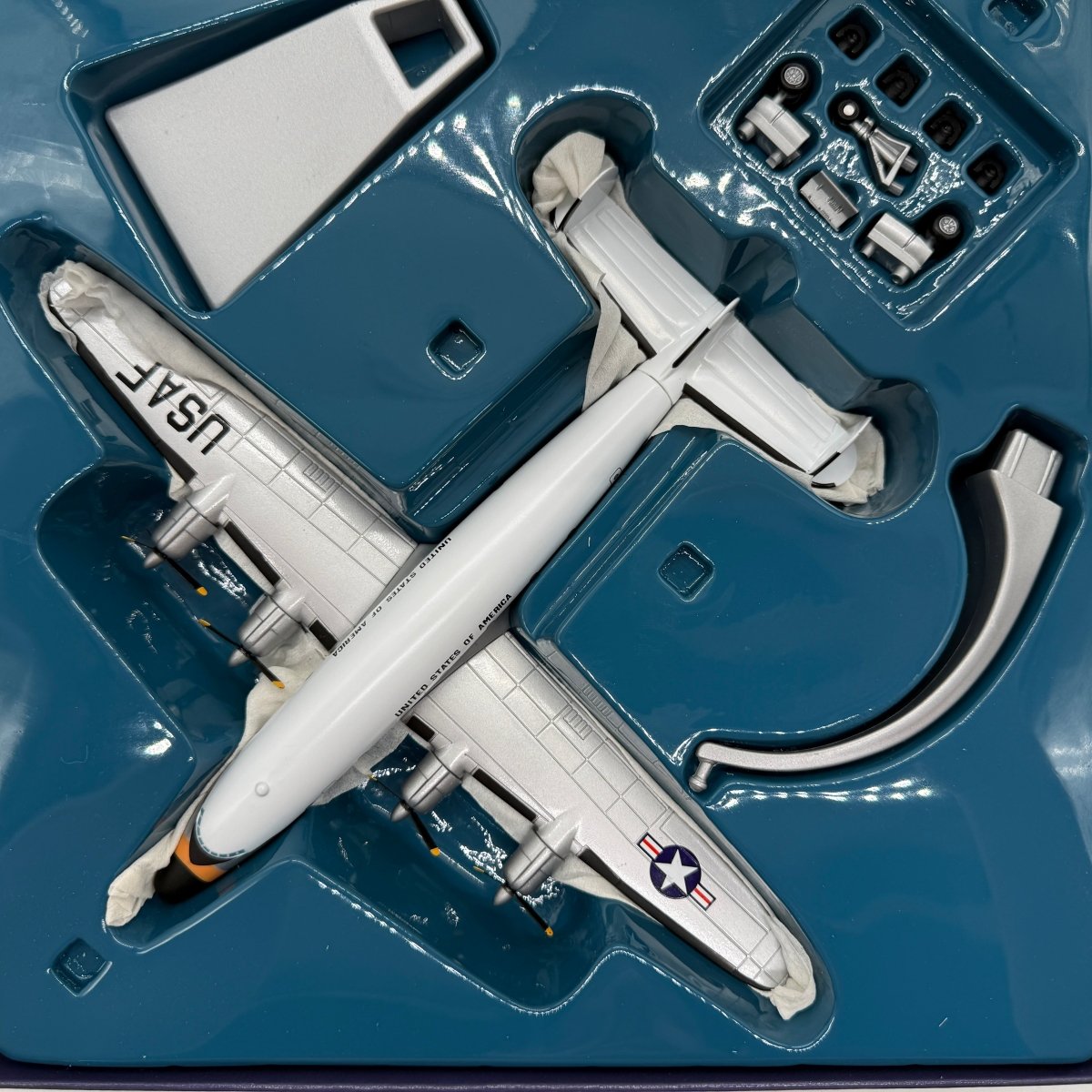 Corgi 47506 1:144 Lockheed VC-121B Constellation USAF 0-80608 Dewdrop - Corgi