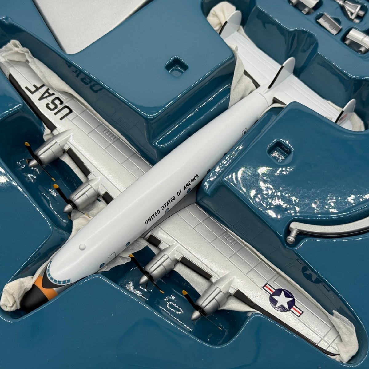 Corgi 47506 1:144 Lockheed VC-121B Constellation USAF 0-80608 Dewdrop - Corgi