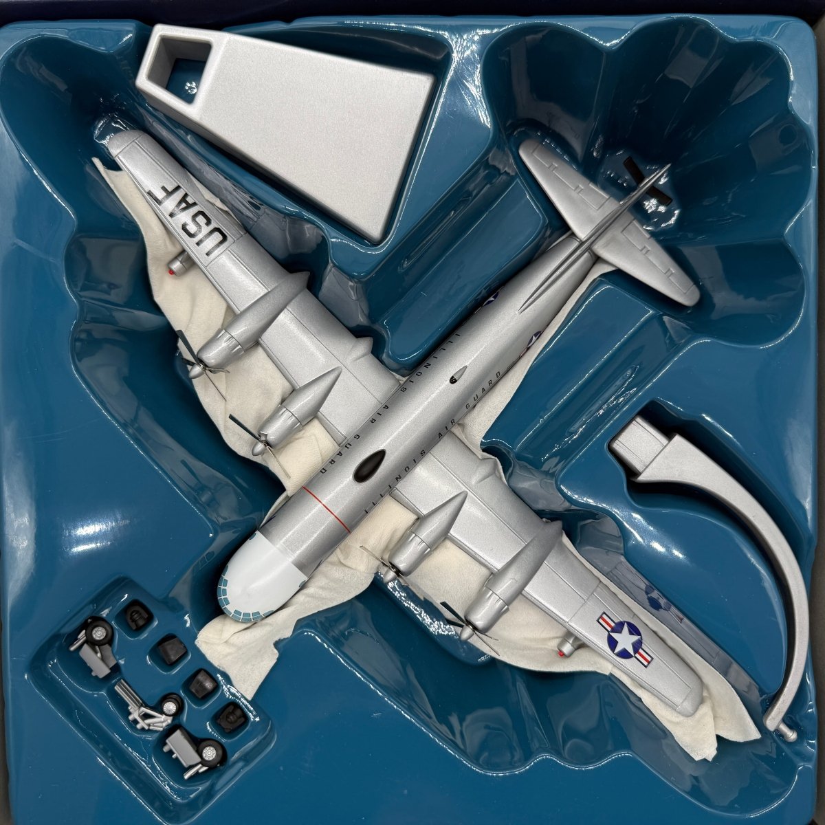 Corgi 48102 1:144 Boeing KC-97L Stratotanker Illinois ANG 0-20900 City of Chicago - Corgi