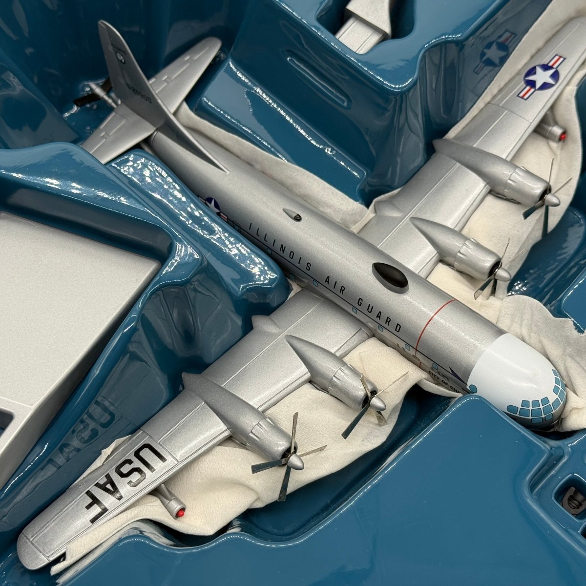Corgi 48102 1:144 Boeing KC-97L Stratotanker Illinois ANG 0-20900 City of Chicago - Corgi