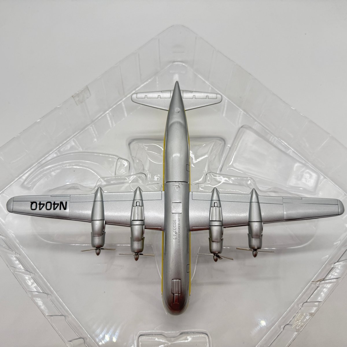 Corgi 48106 1:144 Transocean Stratocruiser