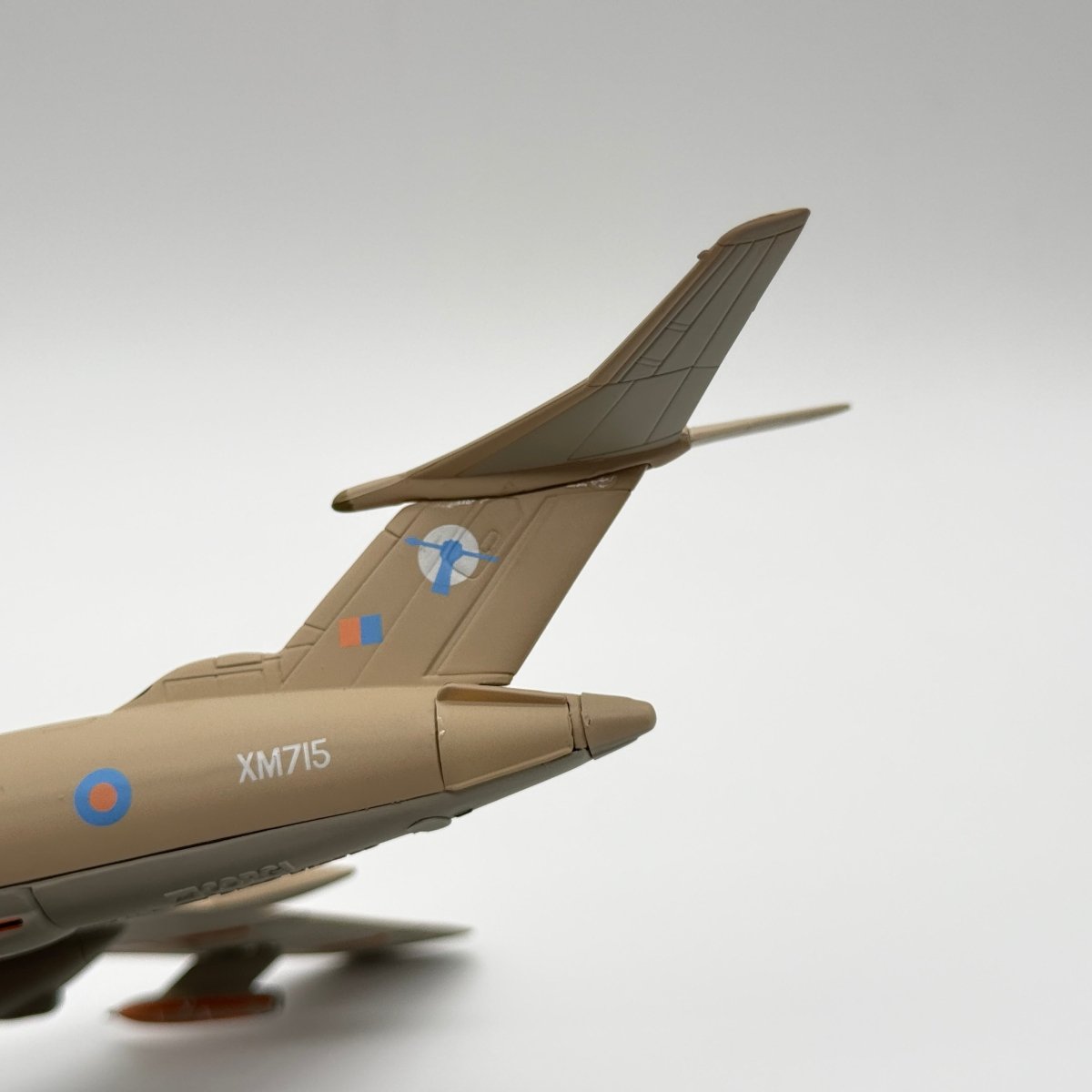 Corgi 48701 1:144 Handley Page Victor K.2 RAF No.55 Sqn XM715 Teasin' Tina Bahrain 1991 - Corgi