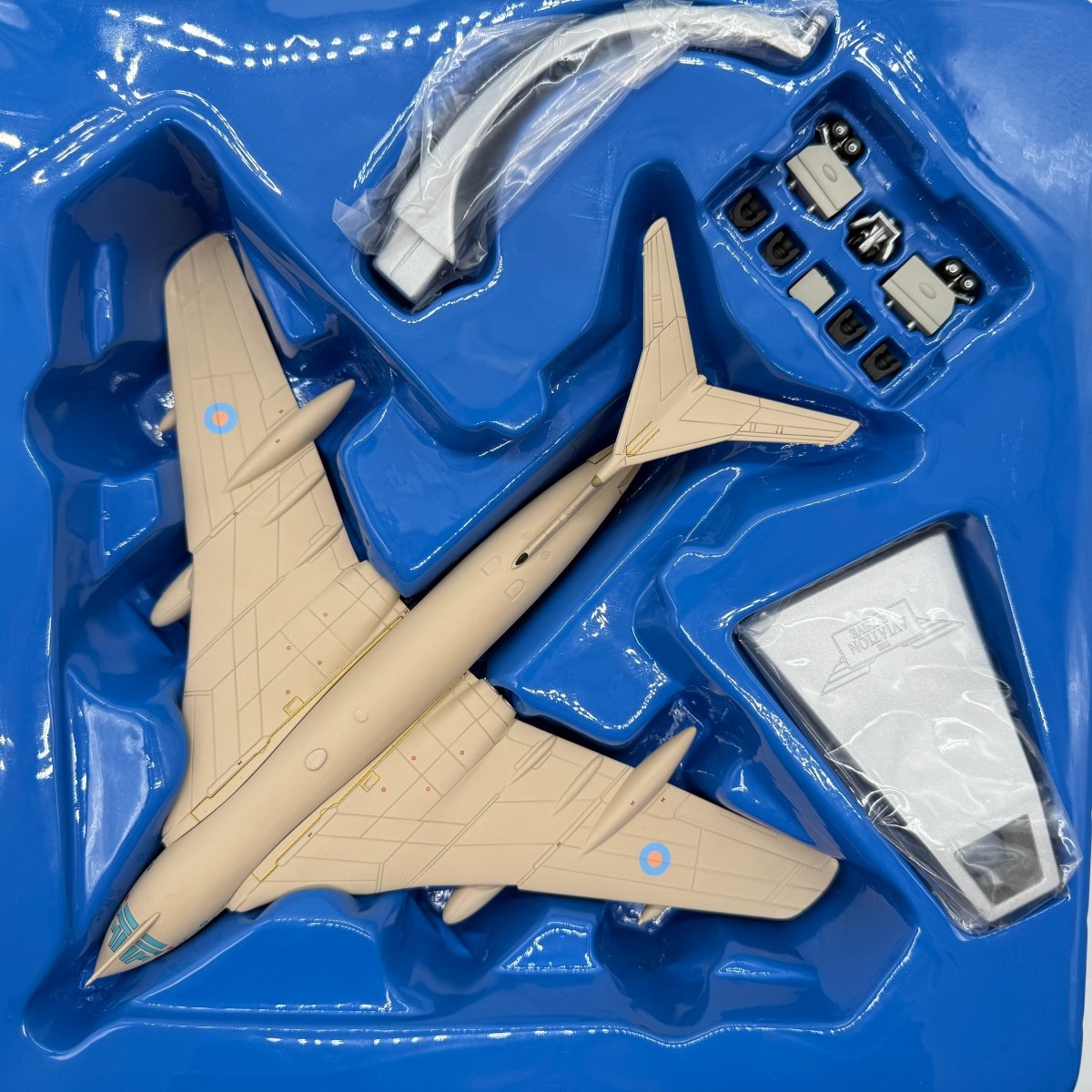 Corgi 48701 1:144 Handley Page Victor K.2 RAF No.55 Sqn XM715 Teasin' Tina Bahrain 1991 - Corgi