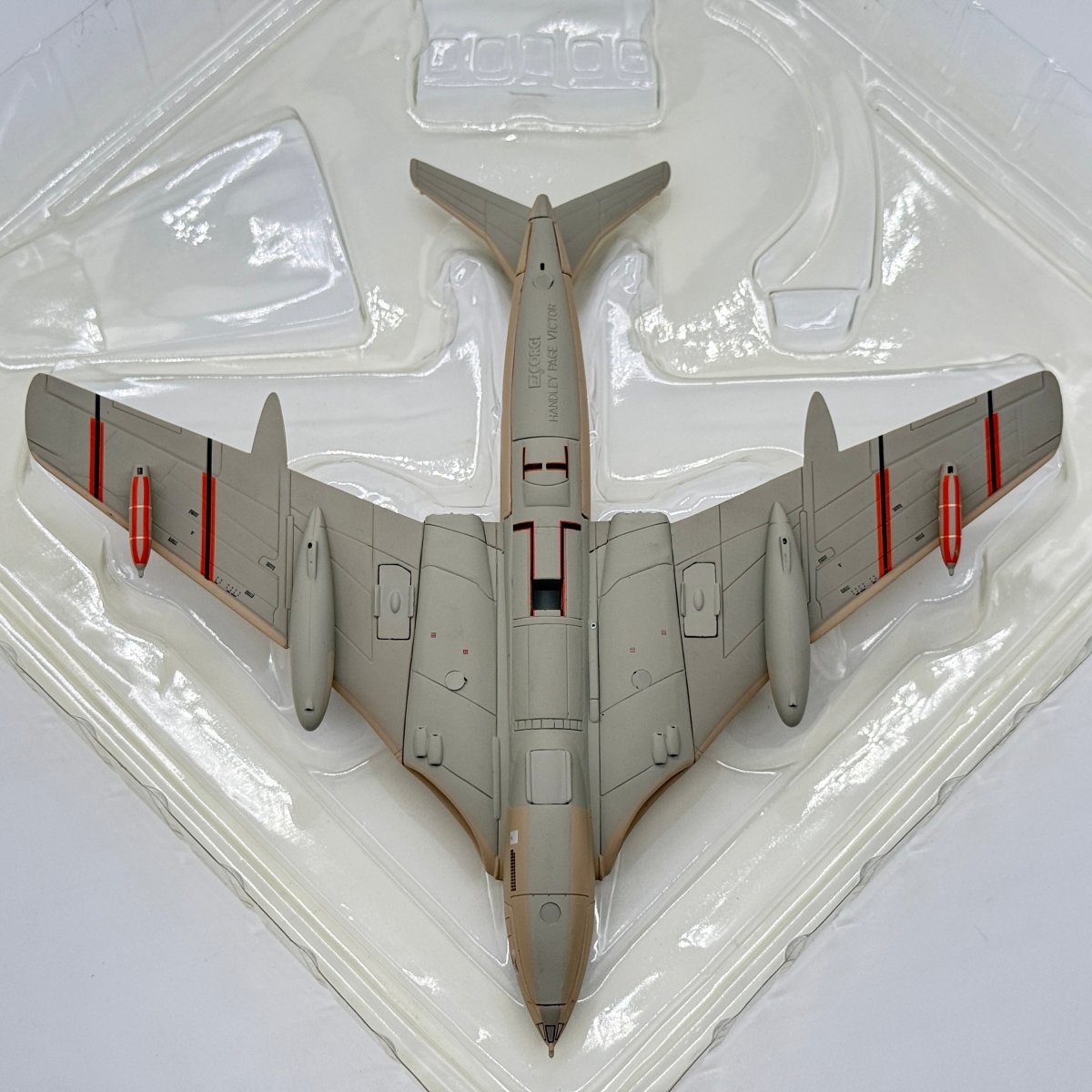 Corgi 48701 1:144 Handley Page Victor K.2 RAF No.55 Sqn XM715 Teasin' Tina Bahrain 1991 - Corgi