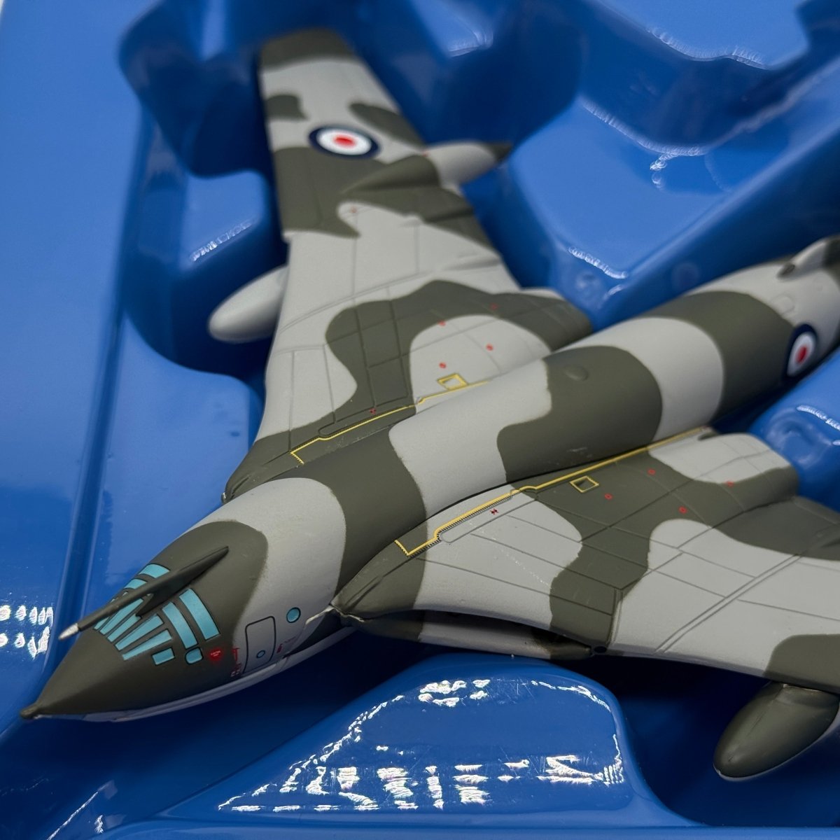 Corgi 48703 1:144 Handley Page Victor SR.2 RAF No.543 Sqn XL161 RAF Wyton - Corgi