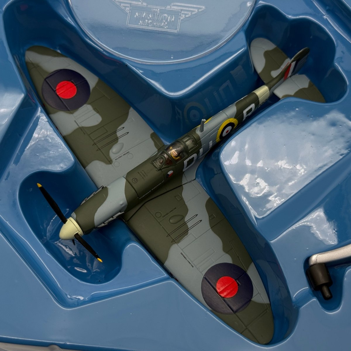 Corgi 49003 1:72 Supermarine Spitfire Mk IIA P8081 DU-R Garfield Weston IV 312 Sqn 1941 - Corgi