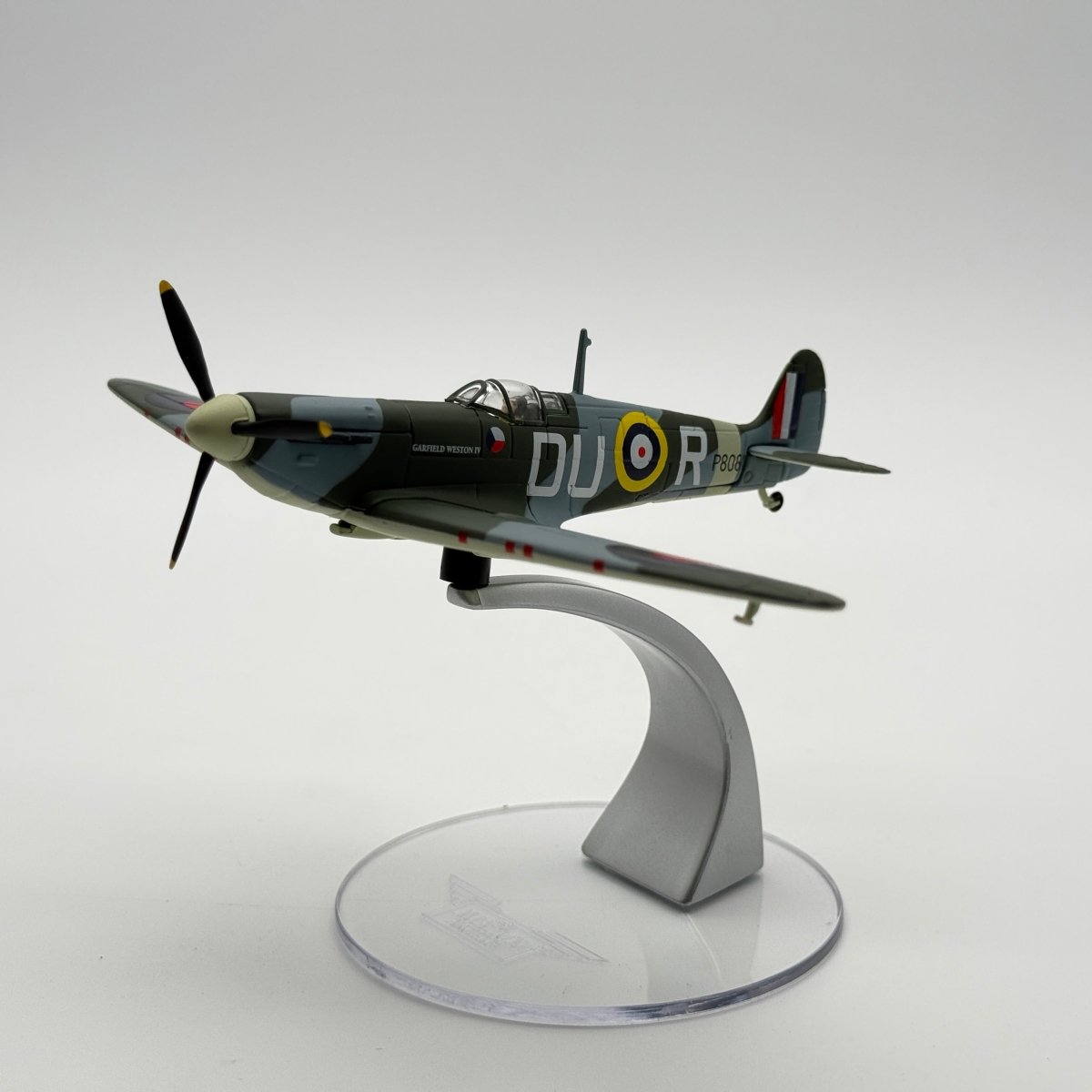 Corgi 49003 1:72 Supermarine Spitfire Mk IIA P8081 DU-R Garfield Weston IV 312 Sqn 1941 - Corgi