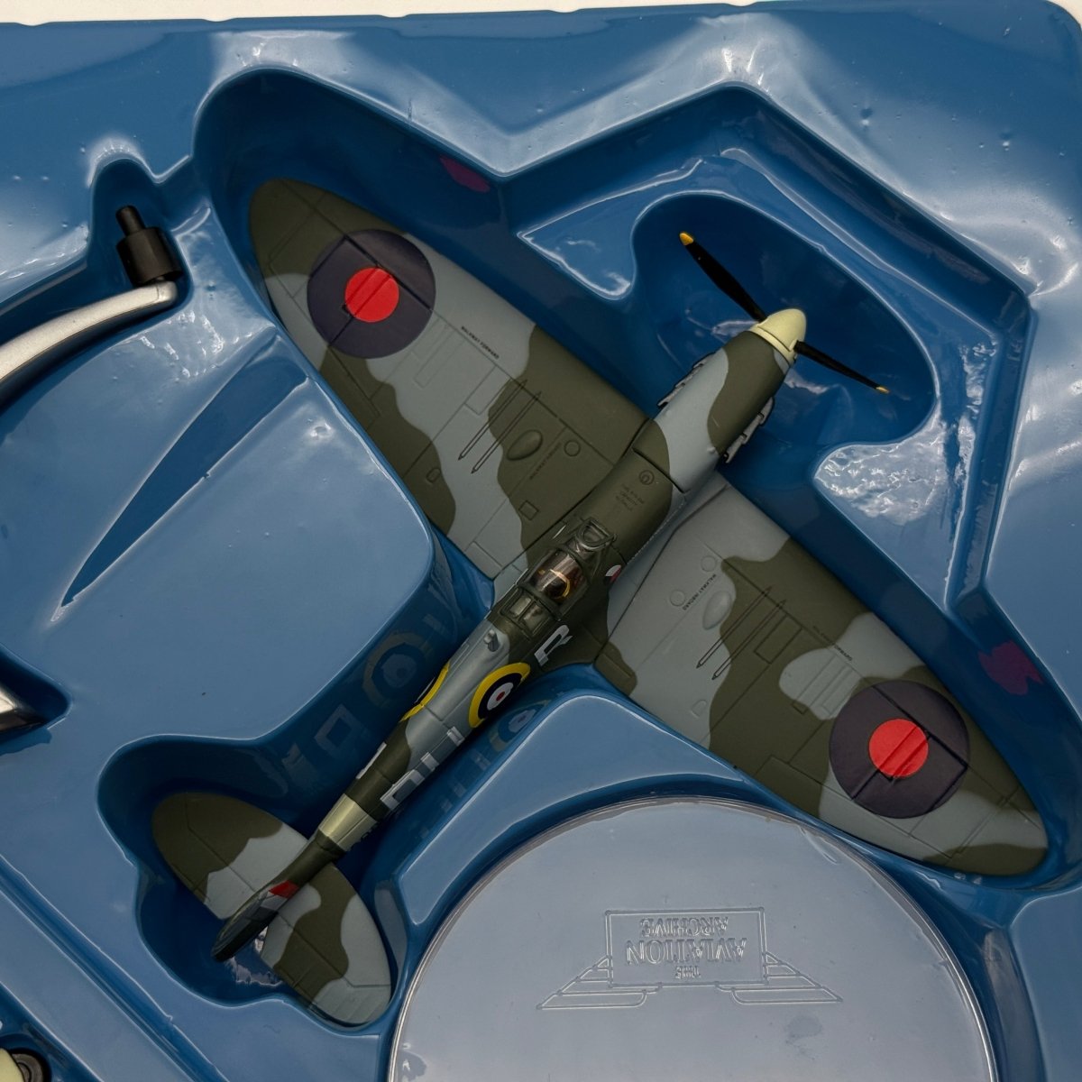 Corgi 49003 1:72 Supermarine Spitfire Mk IIA P8081 DU-R Garfield Weston IV 312 Sqn 1941 - Corgi