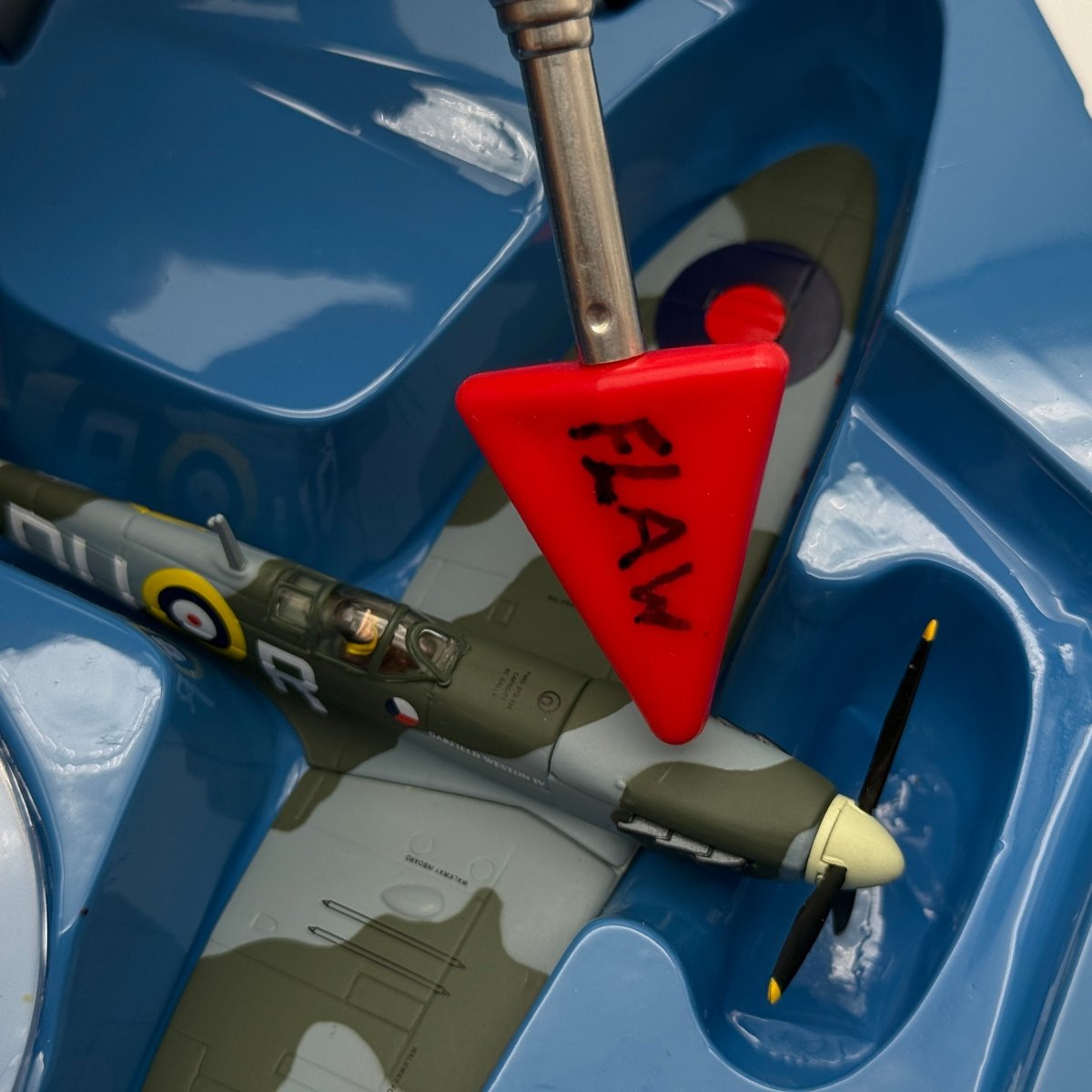 Corgi 49003 1:72 Supermarine Spitfire Mk IIA P8081 DU-R Garfield Weston IV 312 Sqn 1941 - Corgi
