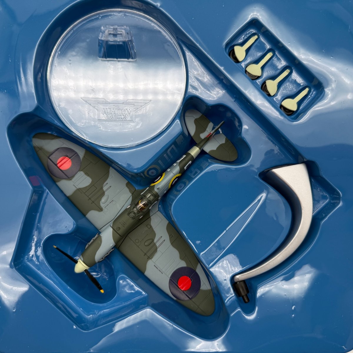 Corgi 49003 1:72 Supermarine Spitfire Mk IIA P8081 DU-R Garfield Weston IV 312 Sqn 1941 - Corgi