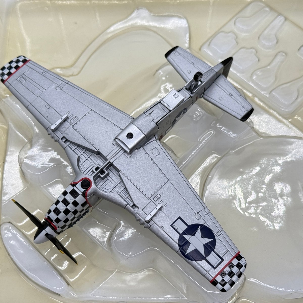 Corgi 49301 1:72 North American P-51D Mustang USAAF 84th FS WZ-I Big Beautiful Doll John Landers RAF Duxford 1945 - Corgi