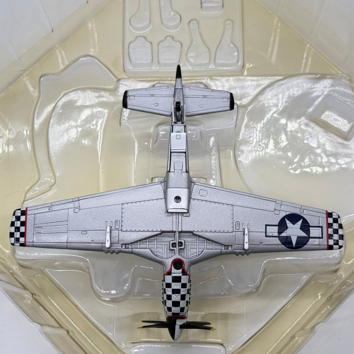 Corgi 49301 1:72 North American P-51D Mustang USAAF 84th FS WZ-I Big Beautiful Doll John Landers RAF Duxford 1945 - Corgi