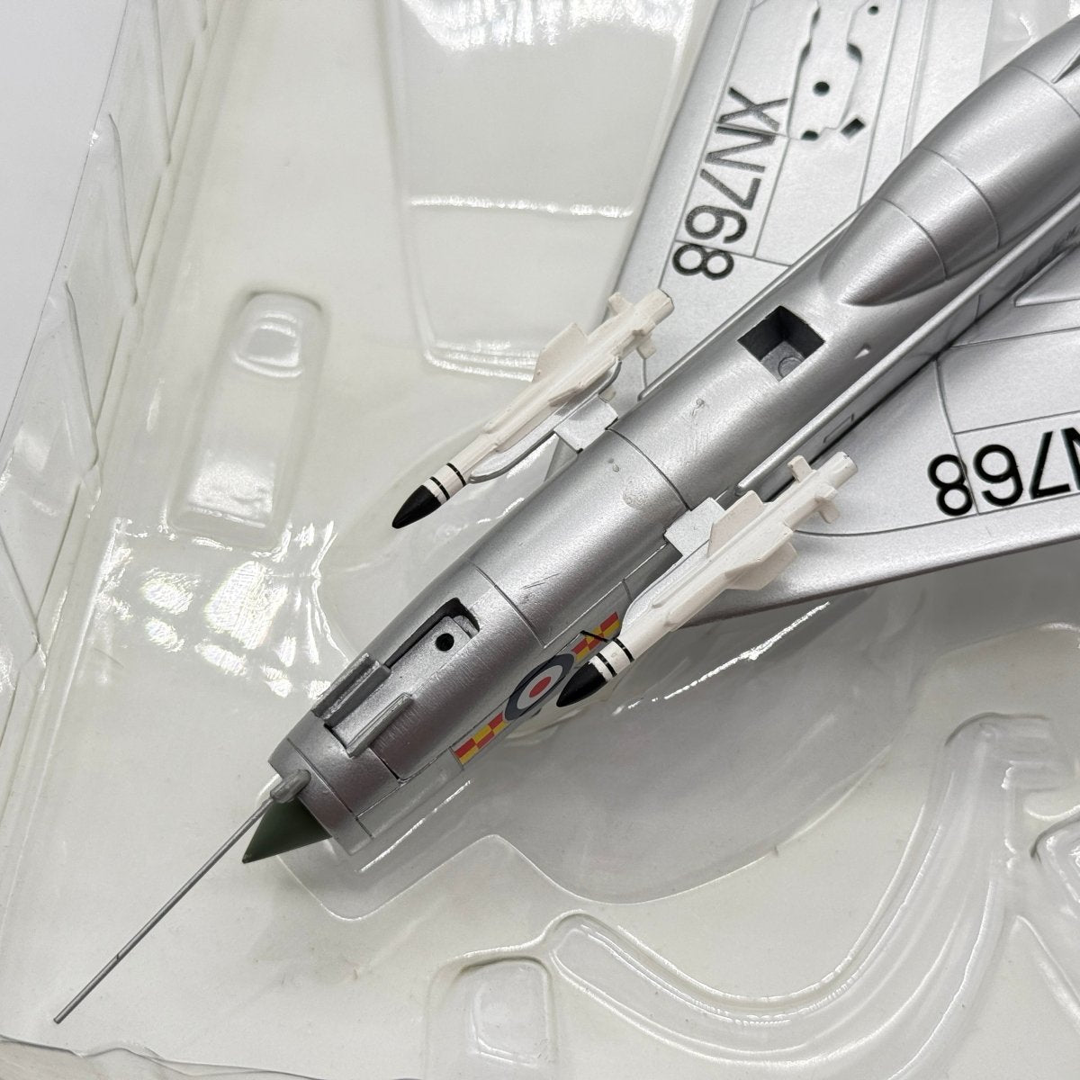 Corgi 49402 1:72 English Electric Lightning F.2 XN768 S RAF No.92 Sqn Aerobatic Display Team Farnborough 1964 *ISSUES* - Corgi