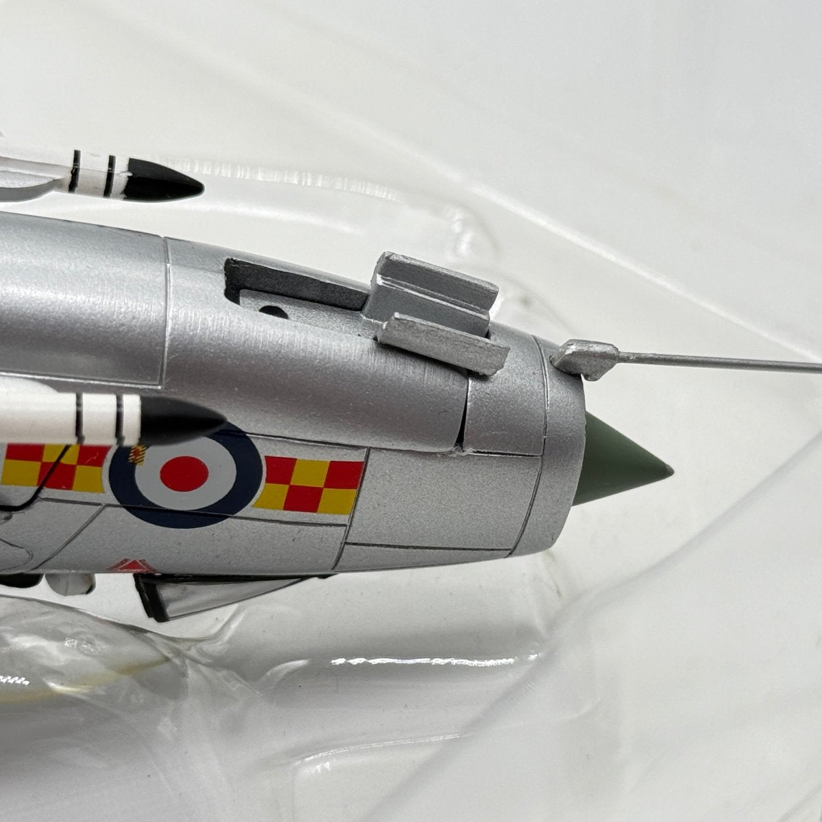 Corgi 49402 1:72 English Electric Lightning F.2 XN768 S RAF No.92 Sqn Aerobatic Display Team Farnborough 1964 *ISSUES* - Corgi