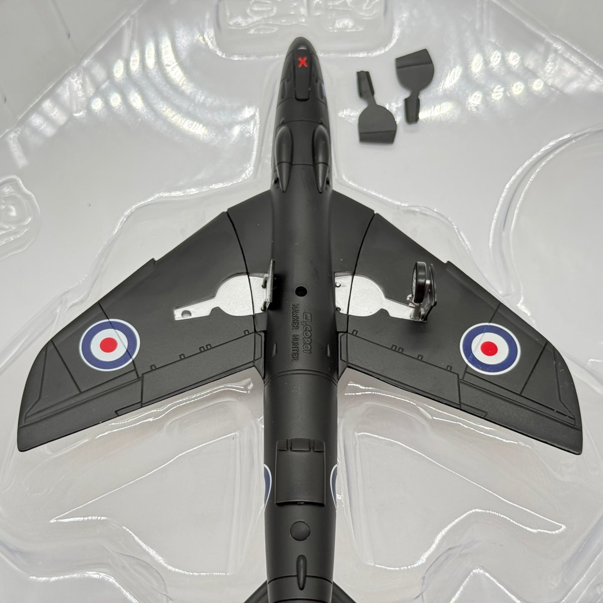 Corgi 49802 1:72 Hawker Hunter F.Mk 6 XF506 RAF No.111 Sqn Black Arrows *ISSUES* - Corgi
