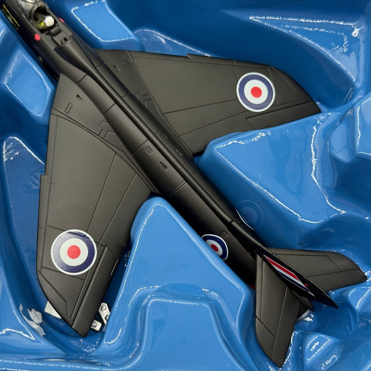 Corgi 49802 1:72 Hawker Hunter F.Mk 6 XF506 RAF No.111 Sqn Black Arrows *ISSUES* - Corgi