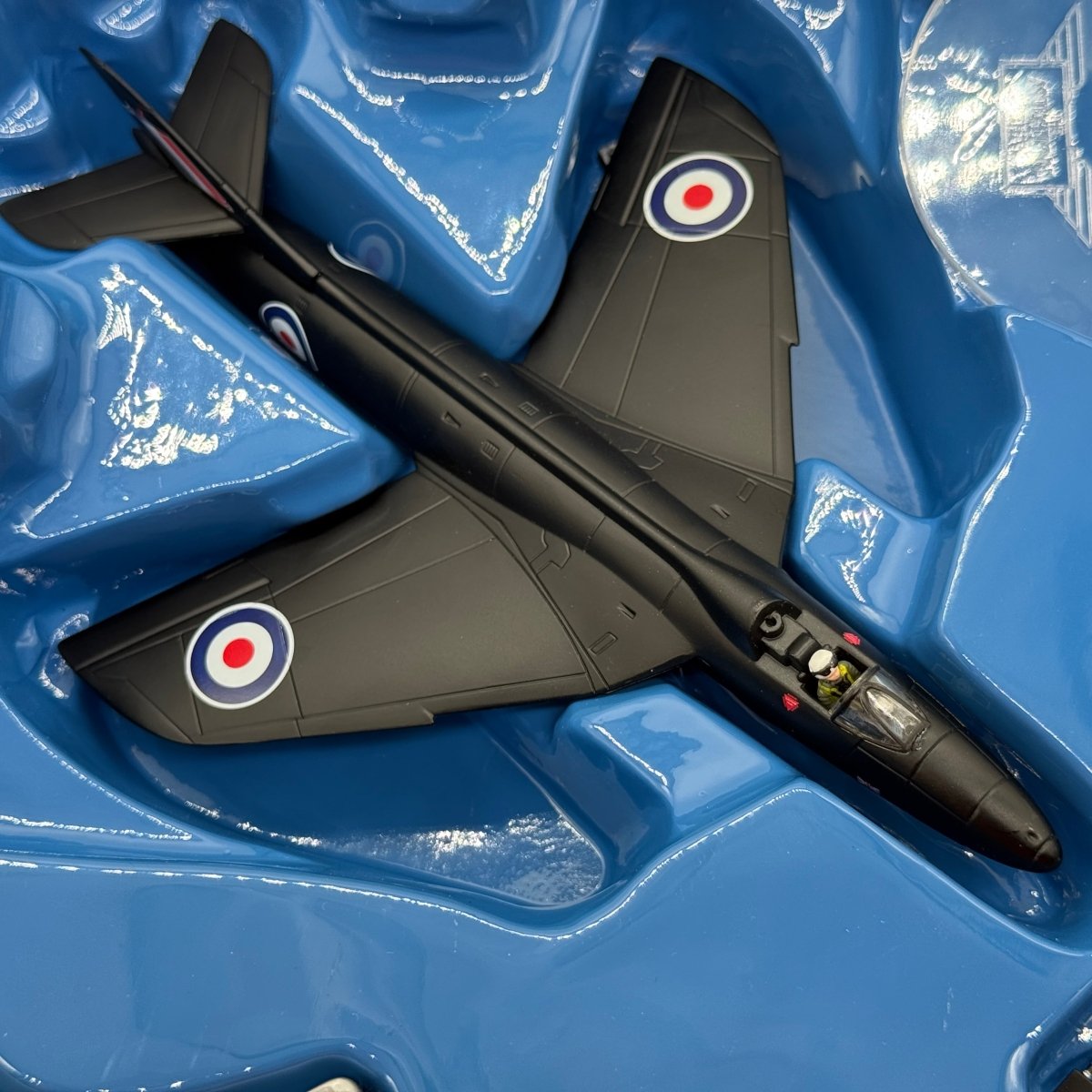 Corgi 49802 1:72 Hawker Hunter F.Mk 6 XF506 RAF No.111 Sqn Black Arrows *ISSUES* - Corgi