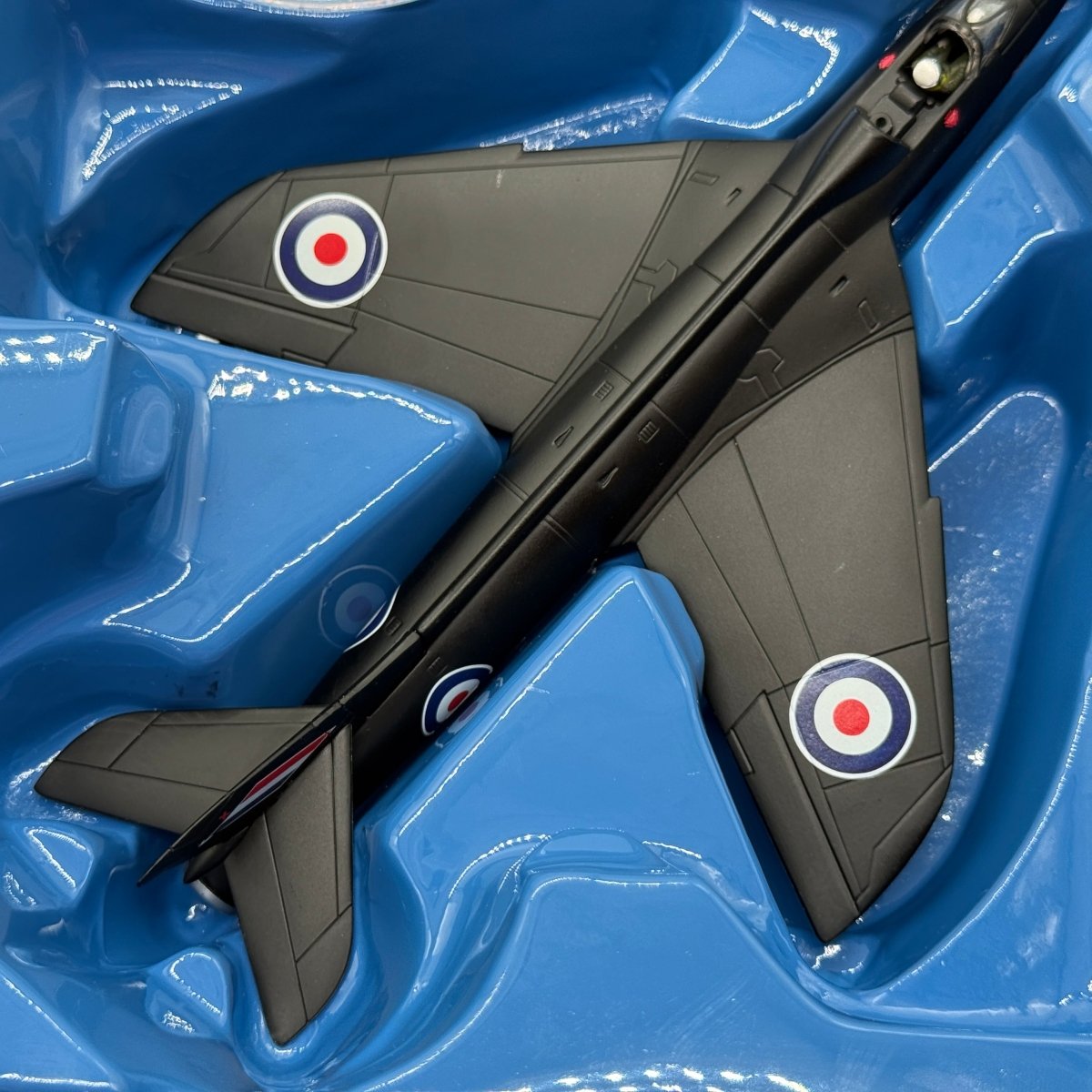 Corgi 49802 1:72 Hawker Hunter F.Mk 6 XF506 RAF No.111 Sqn Black Arrows *ISSUES* - Corgi