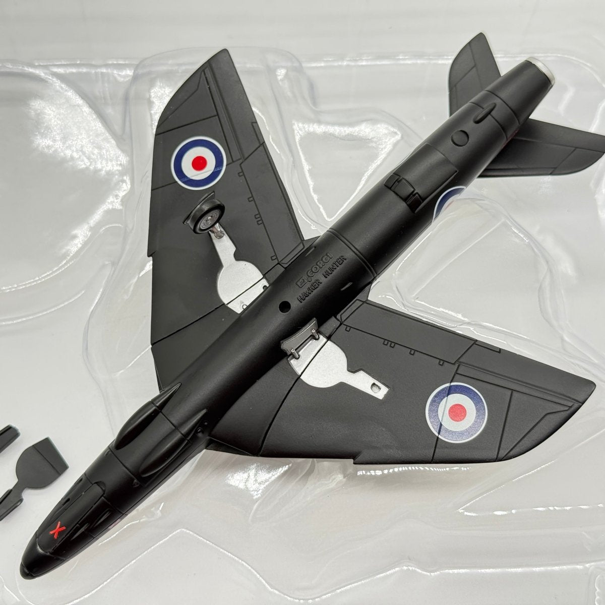 Corgi 49802 1:72 Hawker Hunter F.Mk 6 XF506 RAF No.111 Sqn Black Arrows *ISSUES* - Corgi