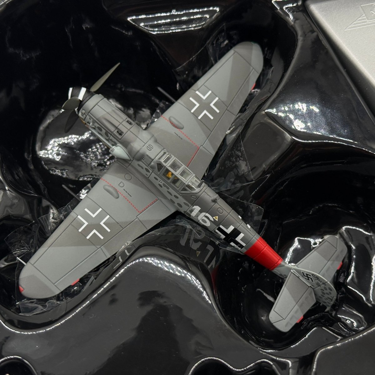Corgi AA27108 1:72 Messerschmitt Bf 109G Luftwaffe 1./JG 3 White 16 Horst Prenzel - Corgi