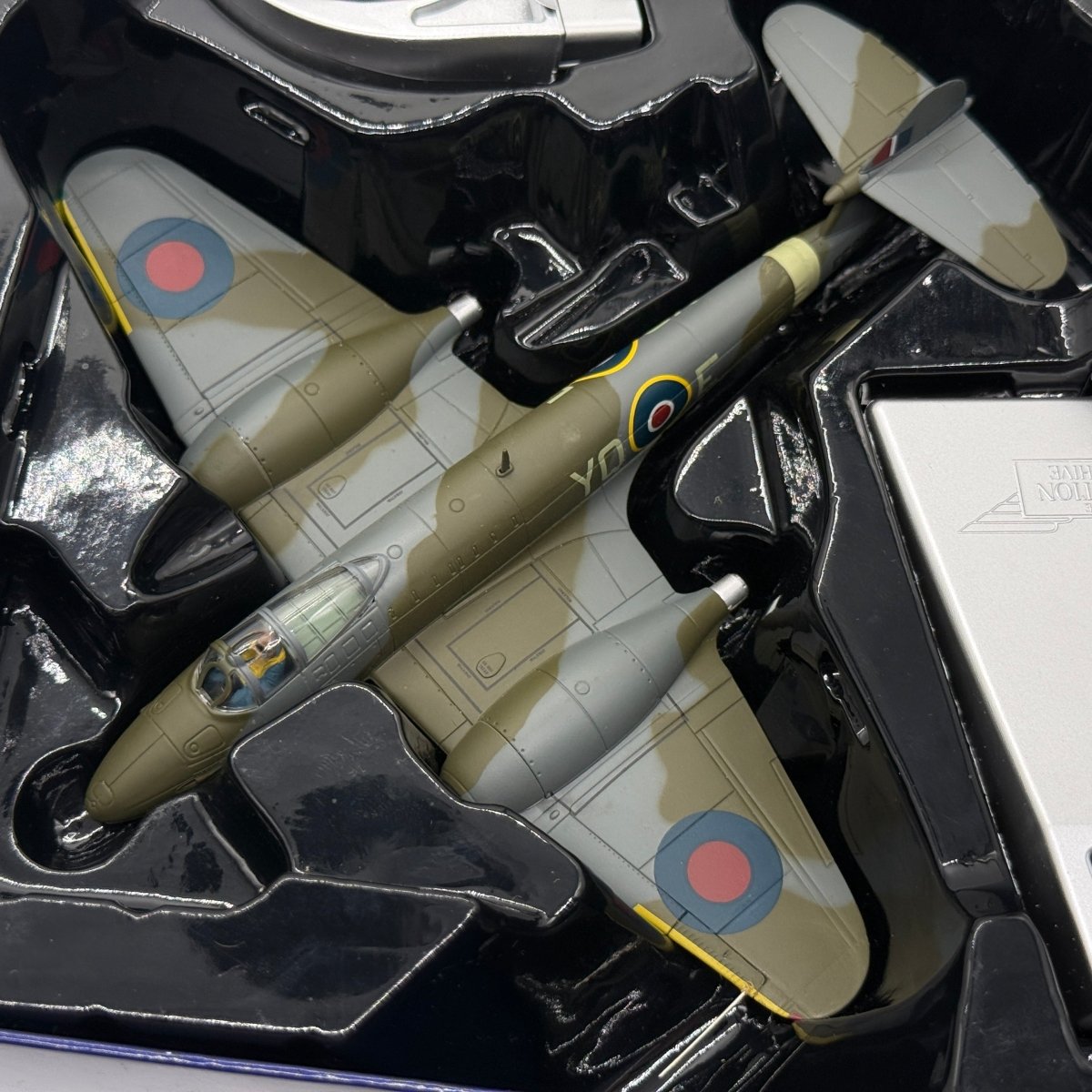 Corgi AA27403 1:72 Gloster Meteor F.Mk 1 RAF No.616 Sqn Dixie Dean 1944 - Corgi