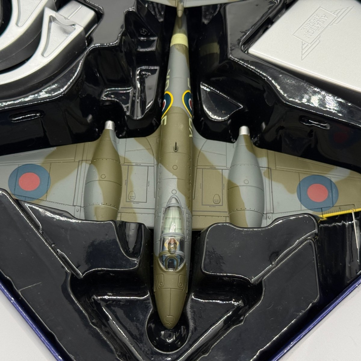 Corgi AA27403 1:72 Gloster Meteor F.Mk 1 RAF No.616 Sqn Dixie Dean 1944 - Corgi