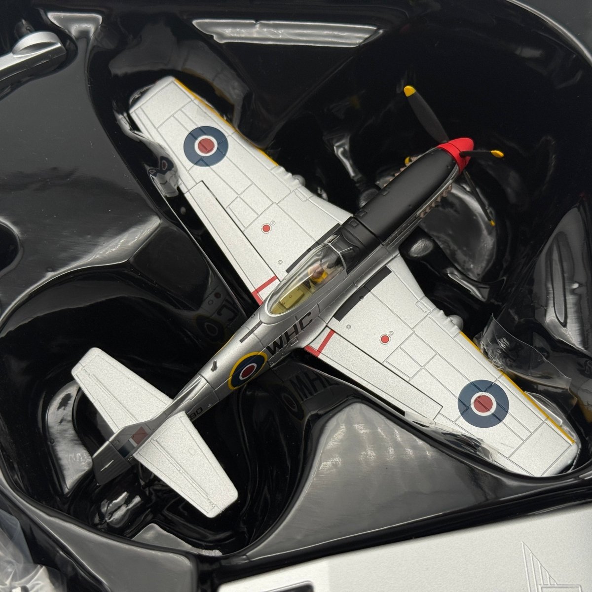 Corgi AA27703 1:72 Mustang Mk IV RAF No.150 Wing Werner Christie 1945 - Corgi