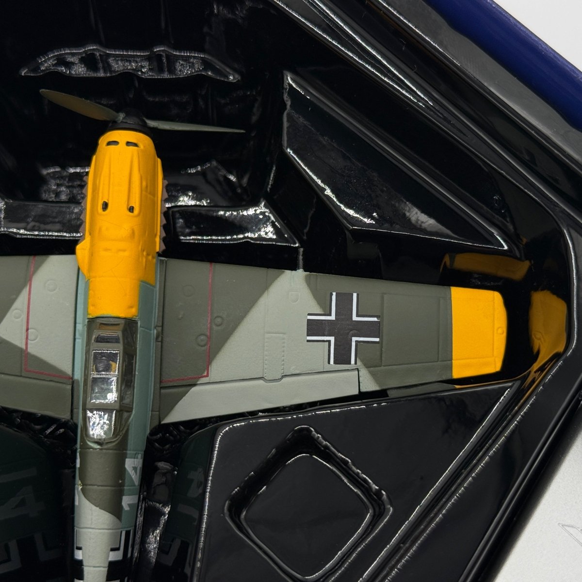 Corgi AA28003 1:72 Messerschmitt Bf 109E-4 Luftwaffe 1.(J)/LG 2 White 14 Marseille 1940 - Corgi