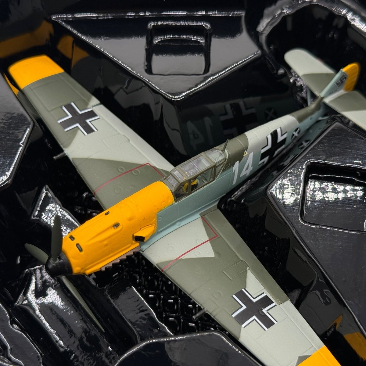 Corgi AA28003 1:72 Messerschmitt Bf 109E-4 Luftwaffe 1.(J)/LG 2 White 14 Marseille 1940 - Corgi