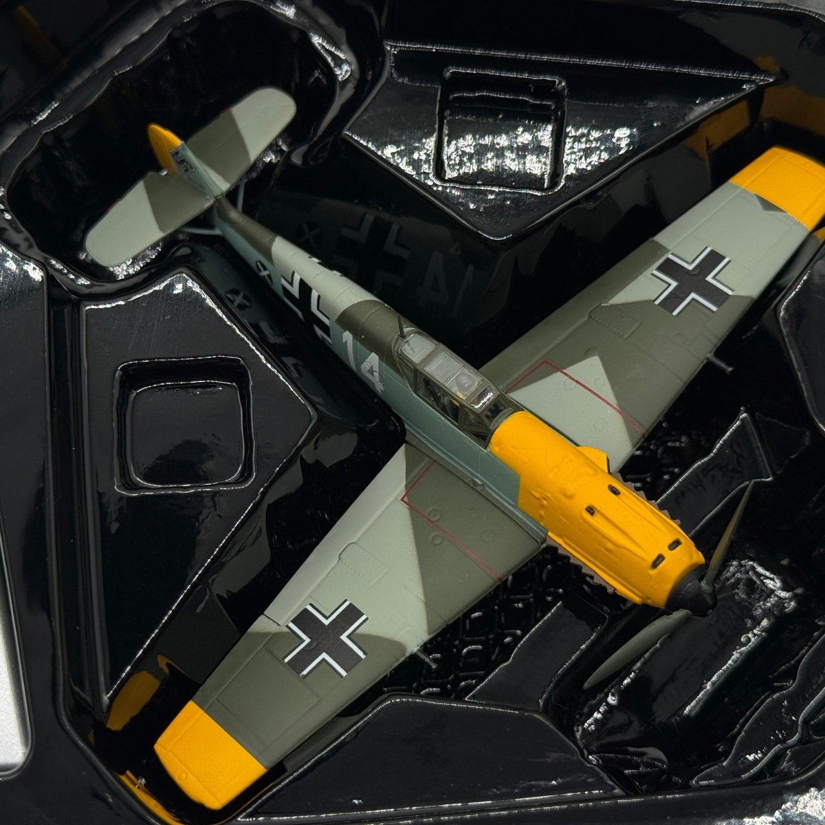 Corgi AA28003 1:72 Messerschmitt Bf 109E-4 Luftwaffe 1.(J)/LG 2 White 14 Marseille 1940 - Corgi