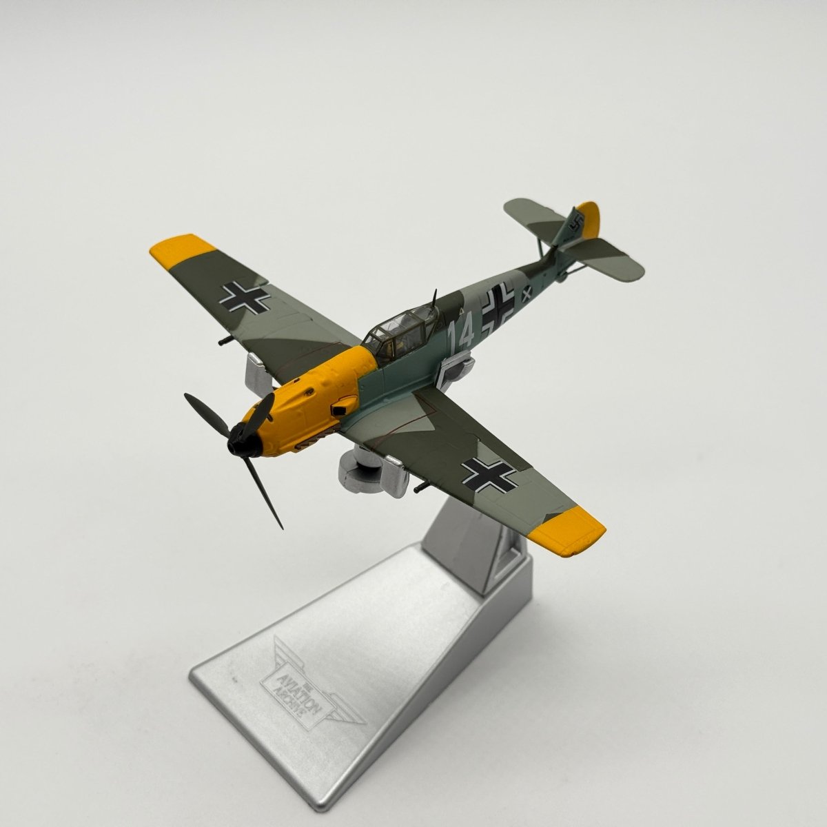 Corgi AA28003 1:72 Messerschmitt Bf 109E-4 Luftwaffe 1.(J)/LG 2 White 14 Marseille 1940 - Corgi