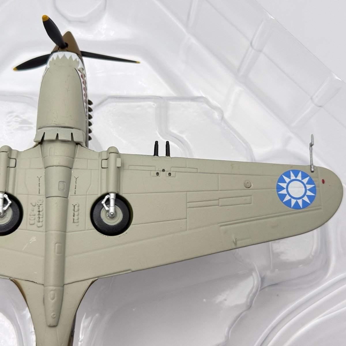 Corgi AA28104 1:72 Curtiss Hawk 81 - A - 2 P - 8127 AVG Flying Tigers 1942 - Corgi
