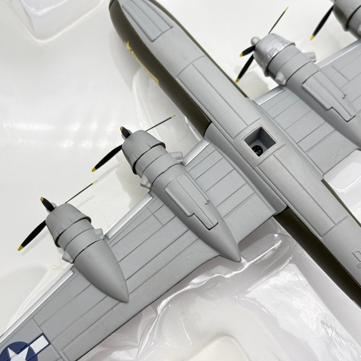 Corgi AA31801 1:144 Boeing B-29 Superfortress USAAF 58th BW Esso Express - Corgi