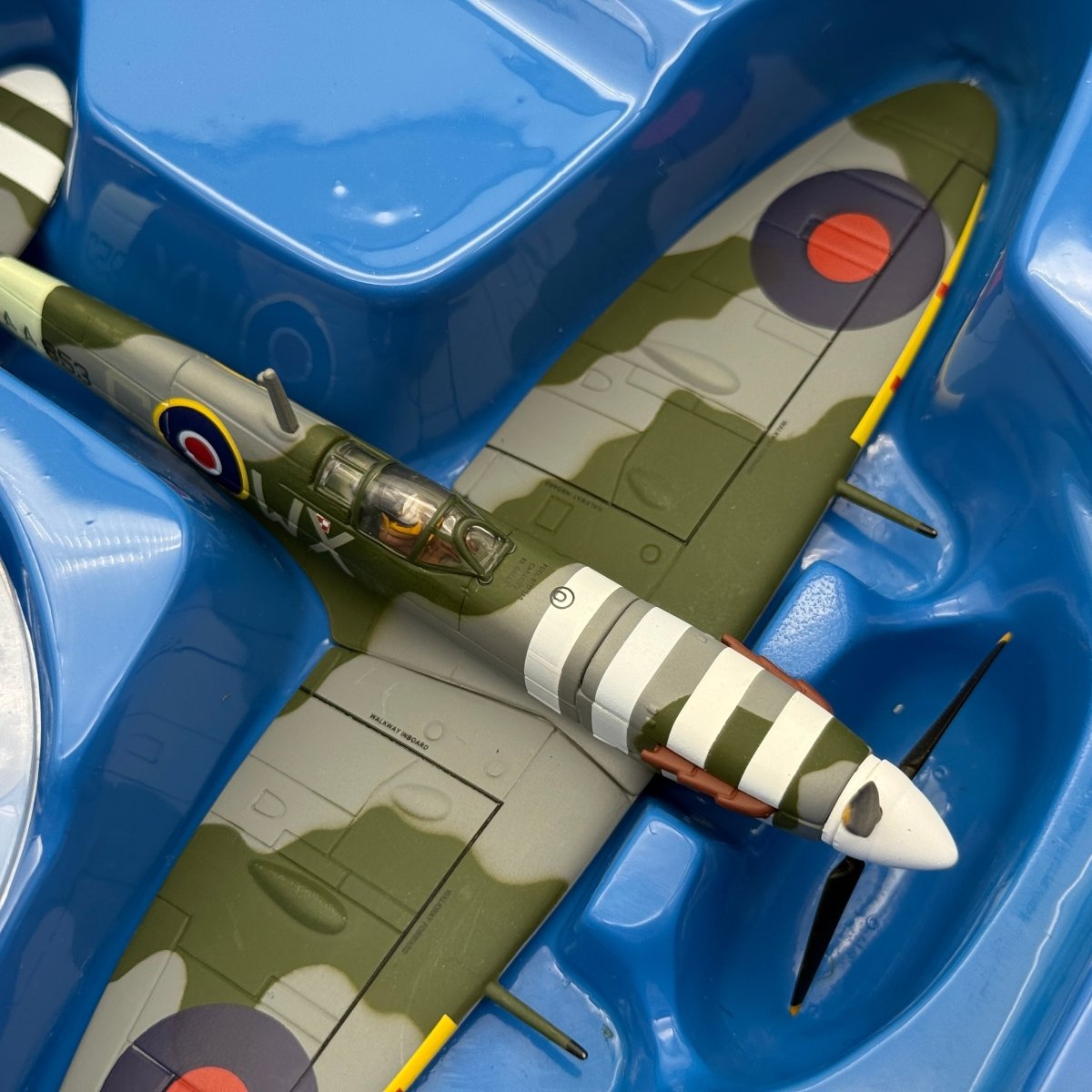 Corgi AA31911 1:72 Supermarine Spitfire Mk Vb WX-C Stefan Witorzeńc 302 Polish Sqn - Corgi