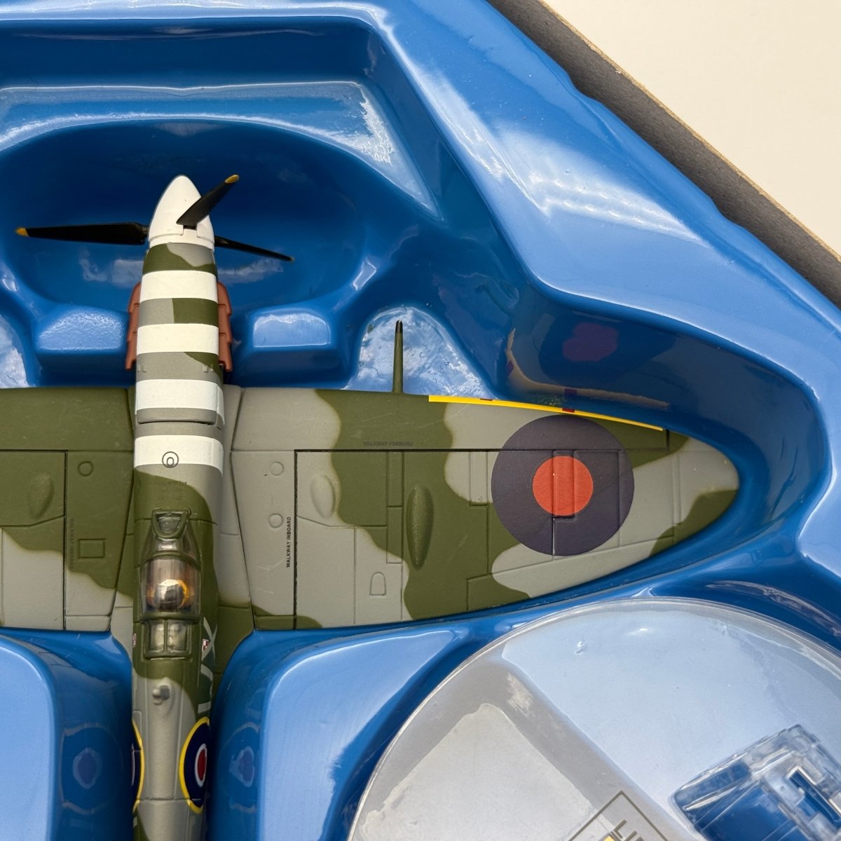 Corgi AA31911 1:72 Supermarine Spitfire Mk Vb WX-C Stefan Witorzeńc 302 Polish Sqn - Corgi