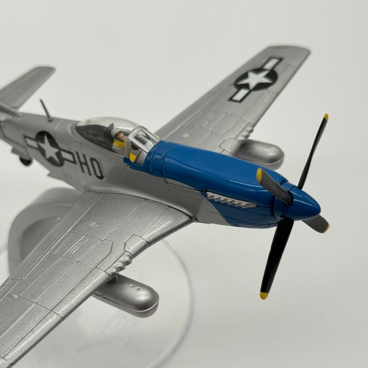 Corgi AA32204 1:72 North American P-51D Mustang USAAF 352nd FG 487th FS Petie 2nd John Meyer RAF Bodney 1944 - Corgi