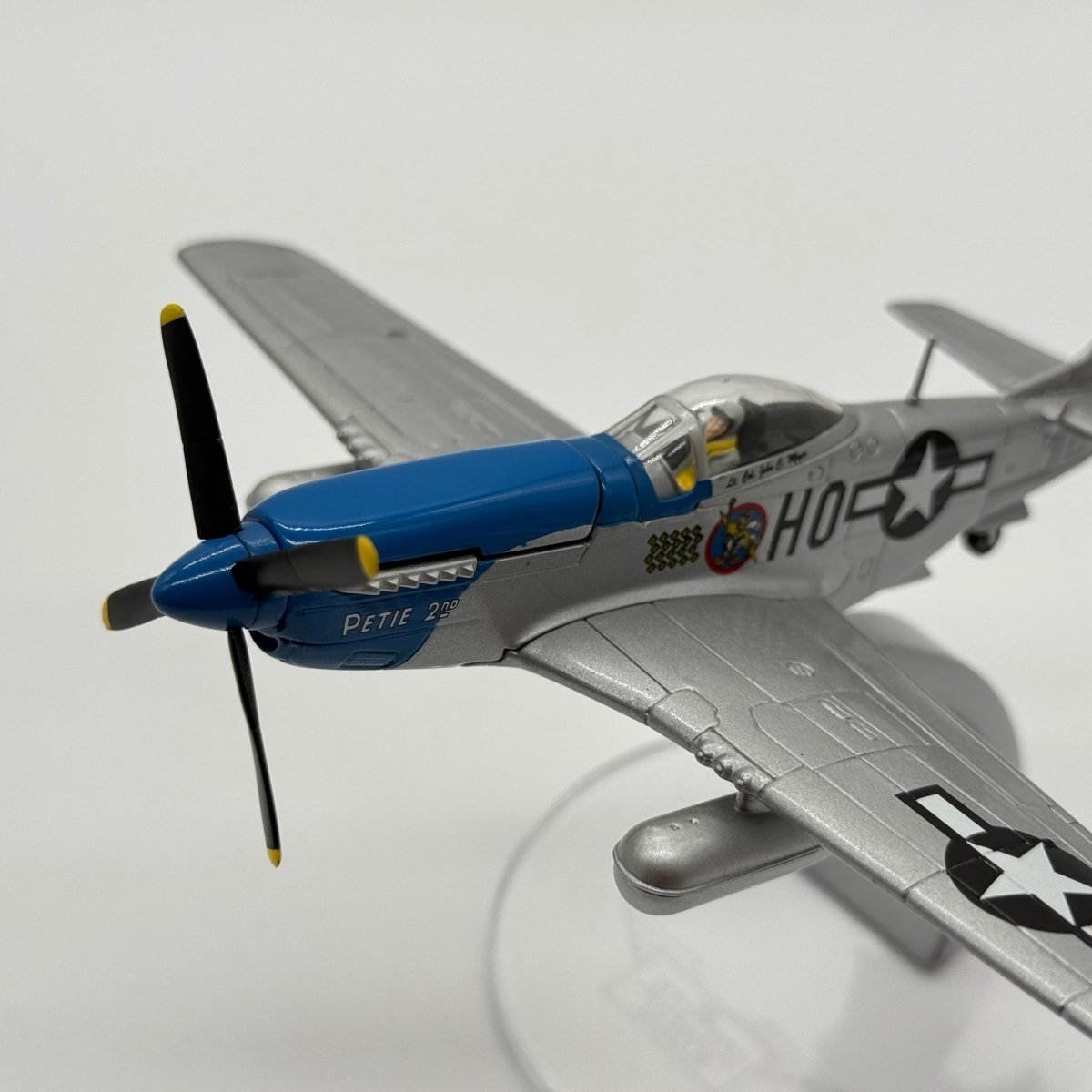 Corgi AA32204 1:72 North American P-51D Mustang USAAF 352nd FG 487th FS Petie 2nd John Meyer RAF Bodney 1944 - Corgi