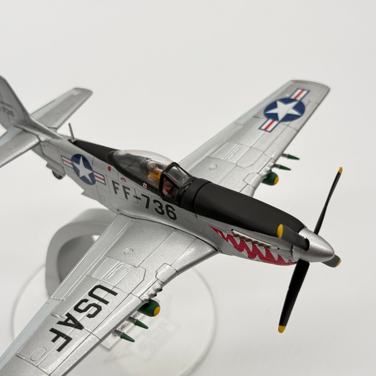Corgi AA32209 1:72 North American F-51D Mustang USAF 18th FBG 12th FBS James Glessner Korea 1950 - Corgi