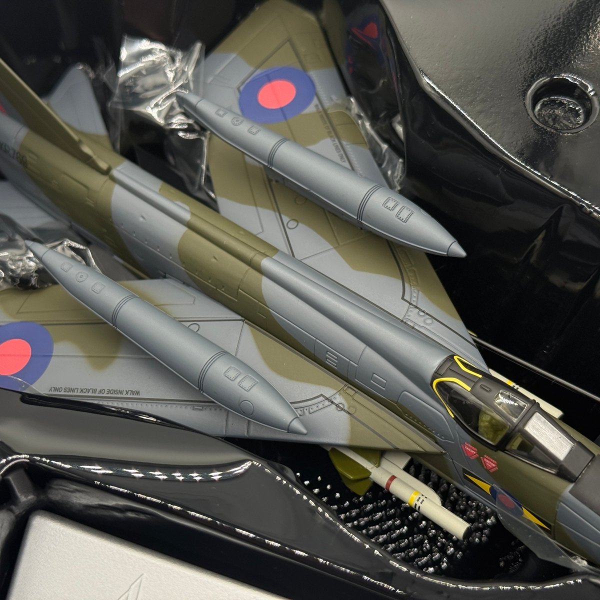 Corgi AA32310 1:72 English Electric Lightning F.Mk 6 RAF No.11 Sqn XR769 RAF Binbrook 1983 - Corgi