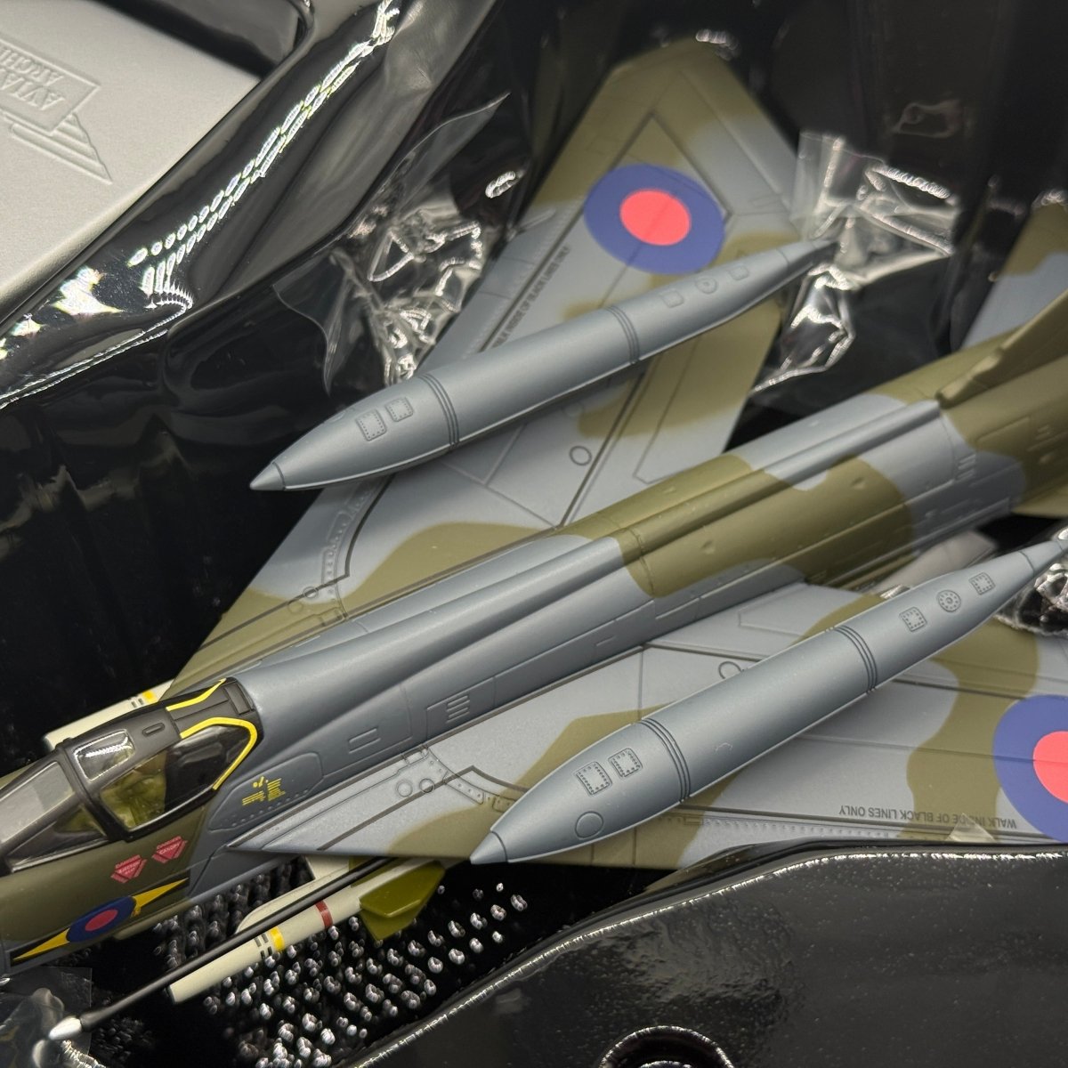 Corgi AA32310 1:72 English Electric Lightning F.Mk 6 RAF No.11 Sqn XR769 RAF Binbrook 1983 - Corgi