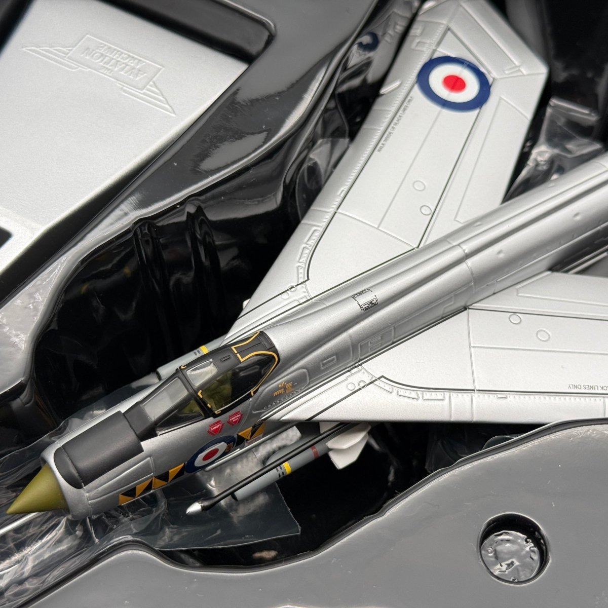 Corgi AA32312 1:72 English Electric Lightning F.6 XS921 74 Sqn RAF Tengah Singapore 1969 - Corgi