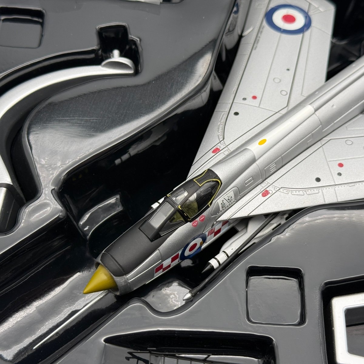Corgi AA32315 1:72 English Electric Lightning F.Mk 6 RAF No.56 Sqn XP770 1975 - Corgi