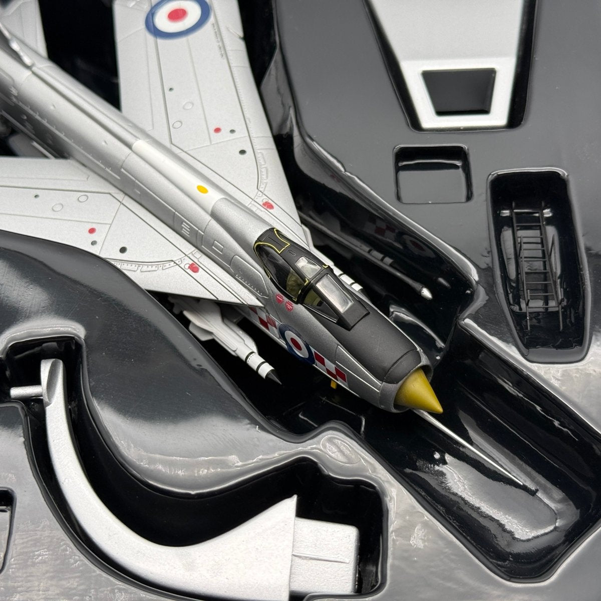 Corgi AA32315 1:72 English Electric Lightning F.Mk 6 RAF No.56 Sqn XP770 1975 - Corgi