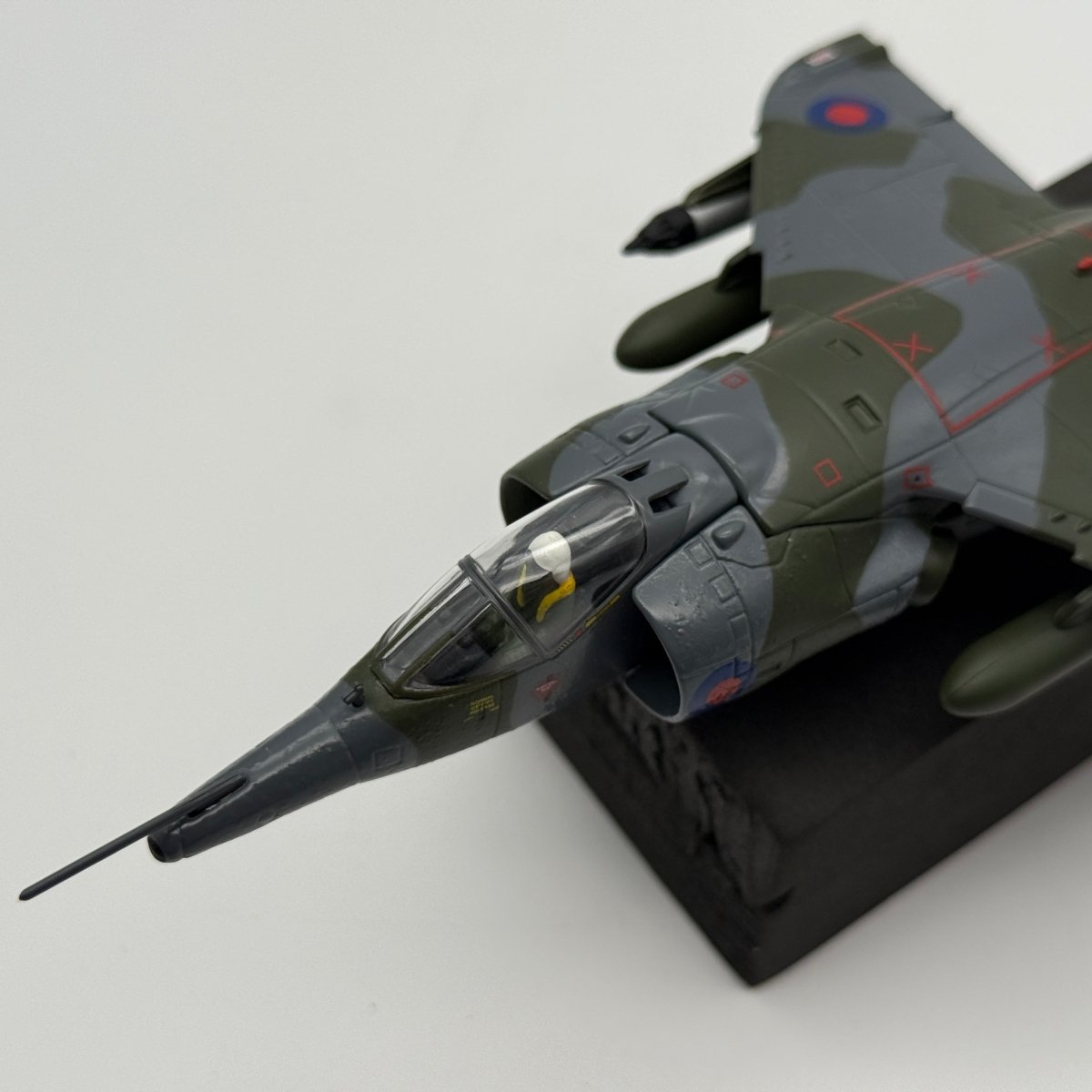 Corgi AA32401 1:72 BAe Harrier GR.3 XZ997 32 RAF No.1(F) Squadron Falklands 1982 - Corgi