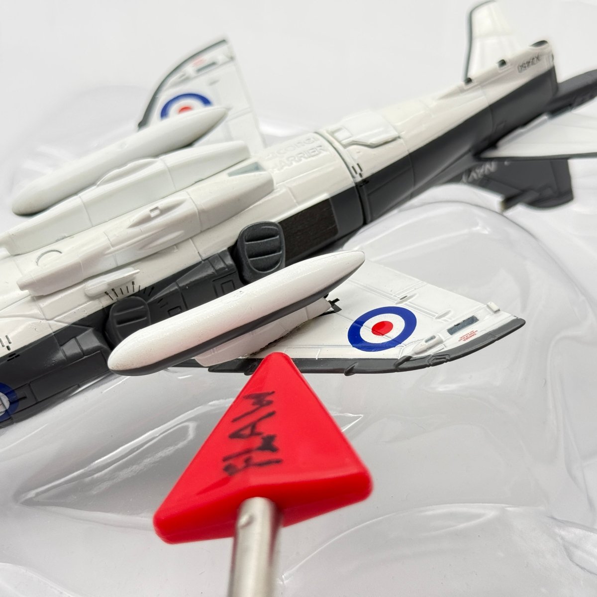 Corgi AA32402 1:72 Sea Harrier FRS.1 XZ450 800 NAS Falklands 1982 *ISSUES* - Corgi