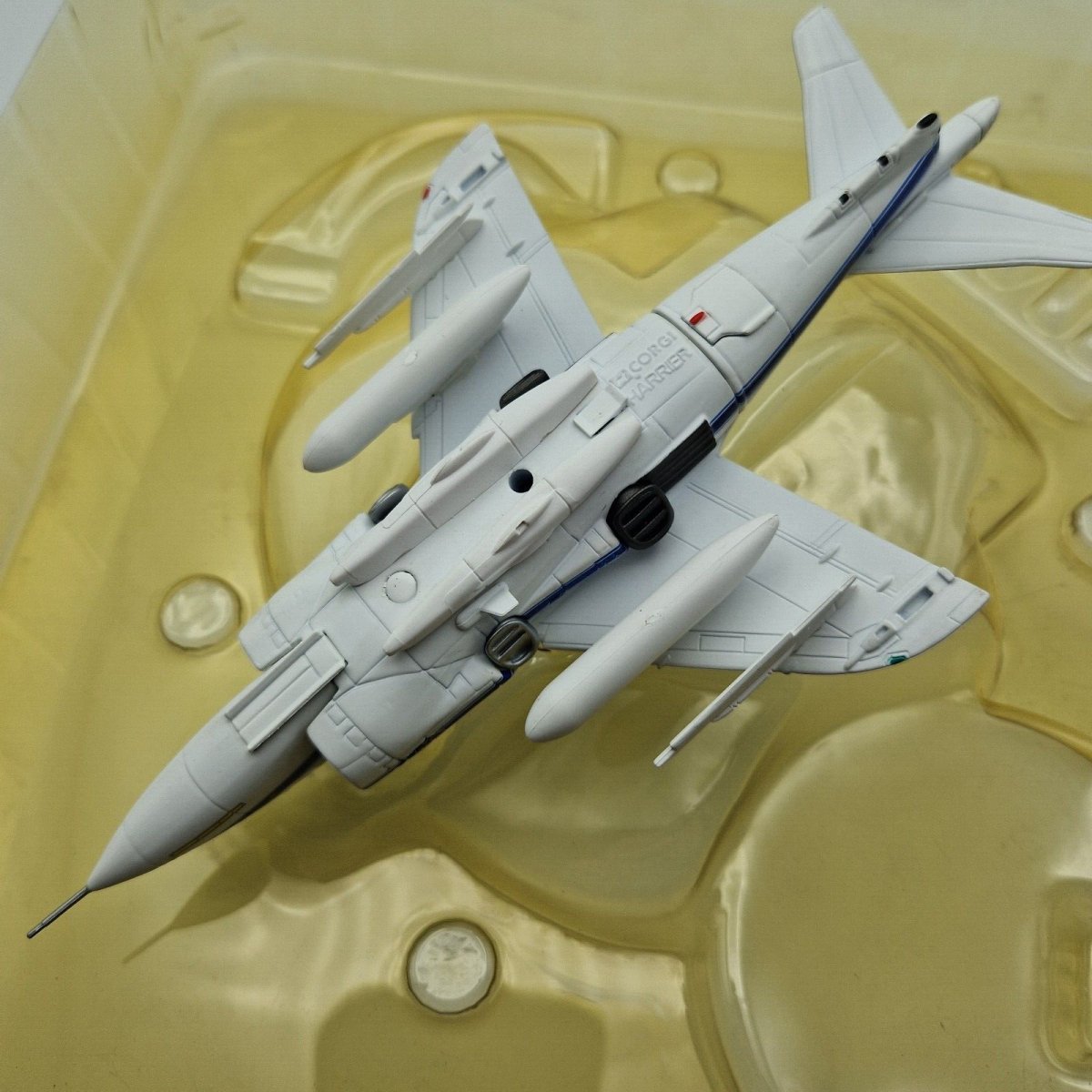 Corgi Aviation Archive 1:72 Hawker Siddeley AV - 8C Harrier, NASA Ames Research Centre, USA AA32408 - Corgi